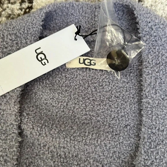 UGG JOSELYN CARDIGAN ~NWT~ size medium - Picture 4 of 5